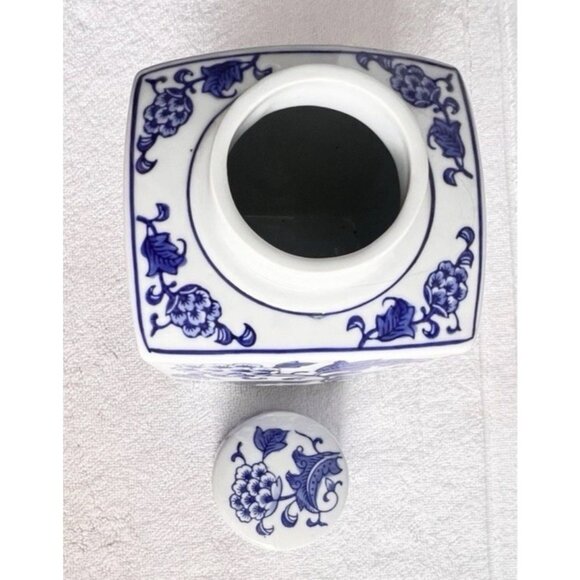 Chinoiserie Square Ginger Jar Small Blue White Floral Ceramic Lidded 4.5 x 4 x 7 - Picture 6 of 9